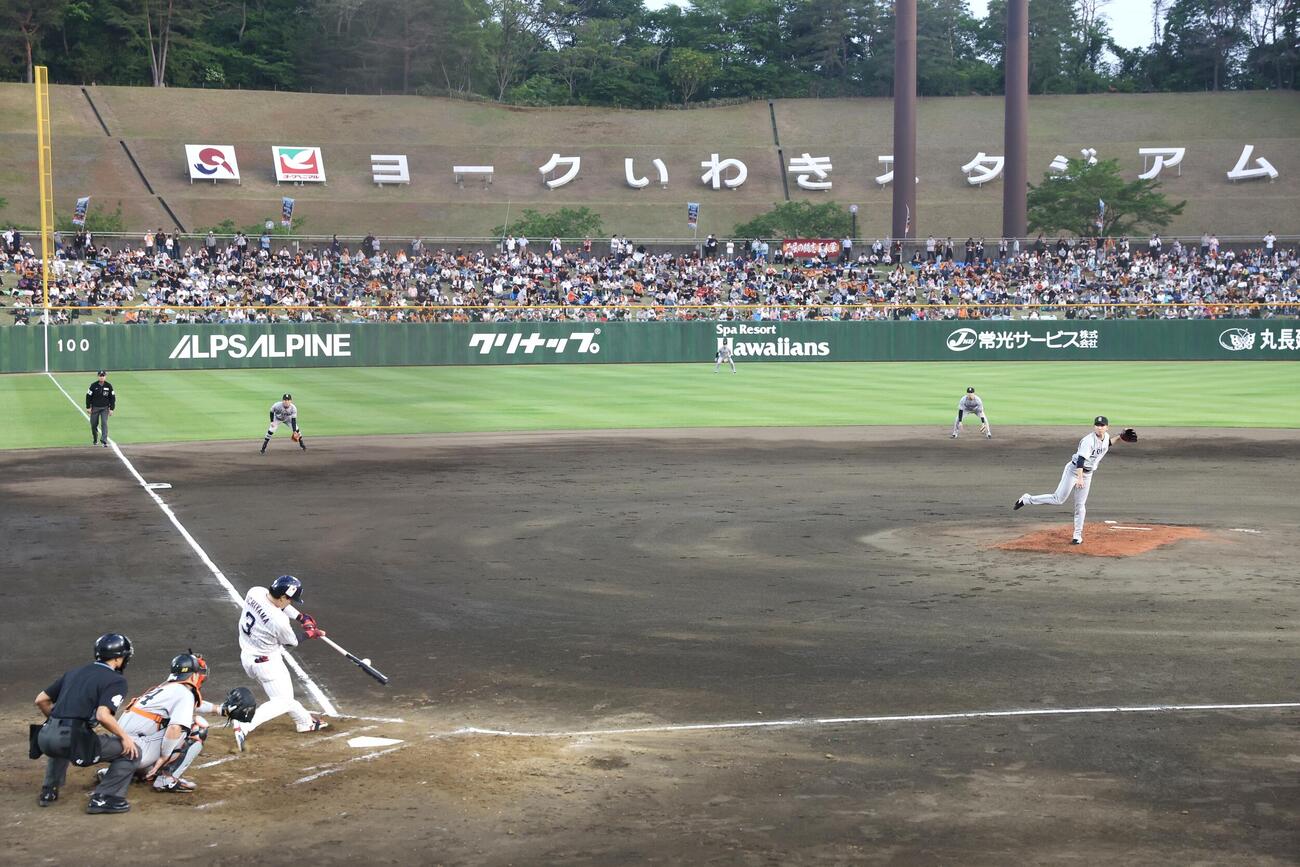 ヤクルト対巨人　巨人先発の戸郷翔征（撮影・宮地輝）
