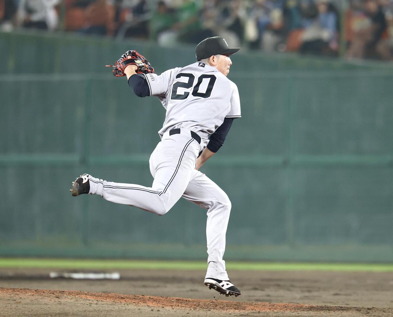 ヤクルト対巨人　巨人先発の戸郷翔征（撮影・宮地輝）
