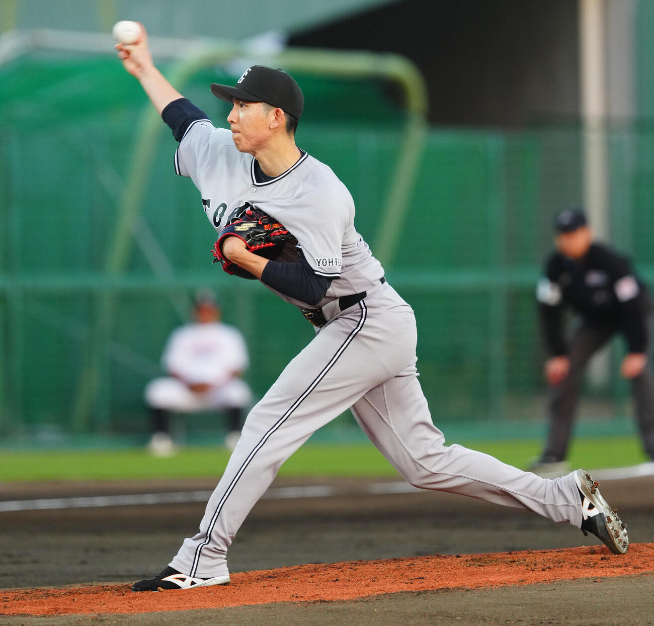 ヤクルト対巨人　力投する巨人先発の戸郷翔征（撮影・垰建太）