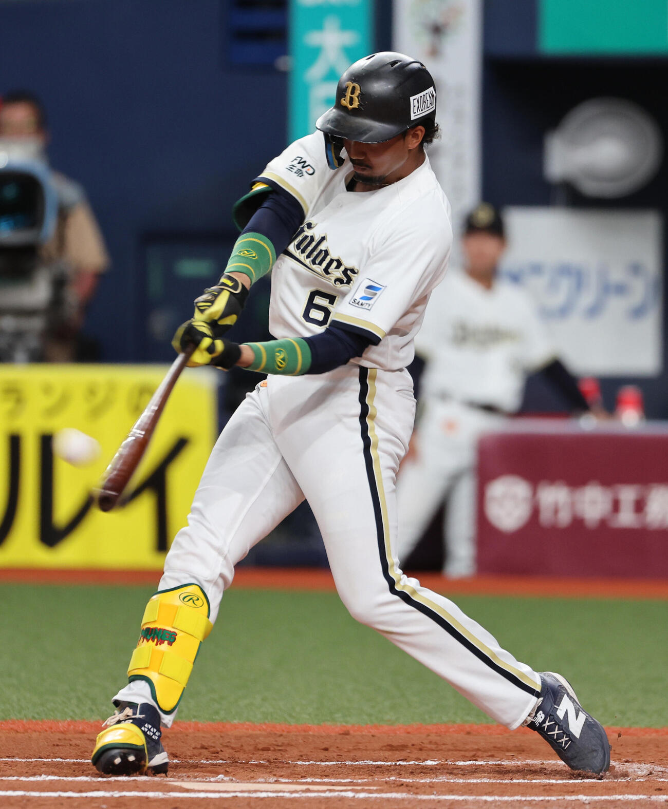 オリックス対ソフトバンク　6回裏オリックス2死、宗佑磨は右中間に三塁打を放つ（撮影・西尾就之）