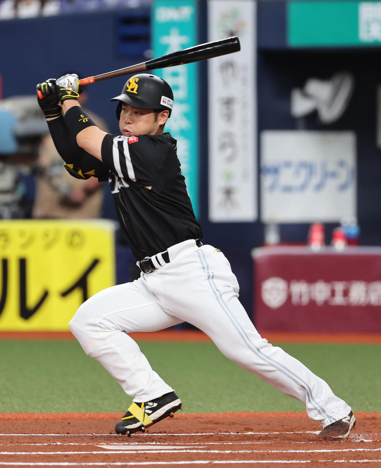 オリックス対ソフトバンク　1回表ソフトバンク2死、スタメン復帰の近藤健介は中前打を放つ（撮影・西尾就之）