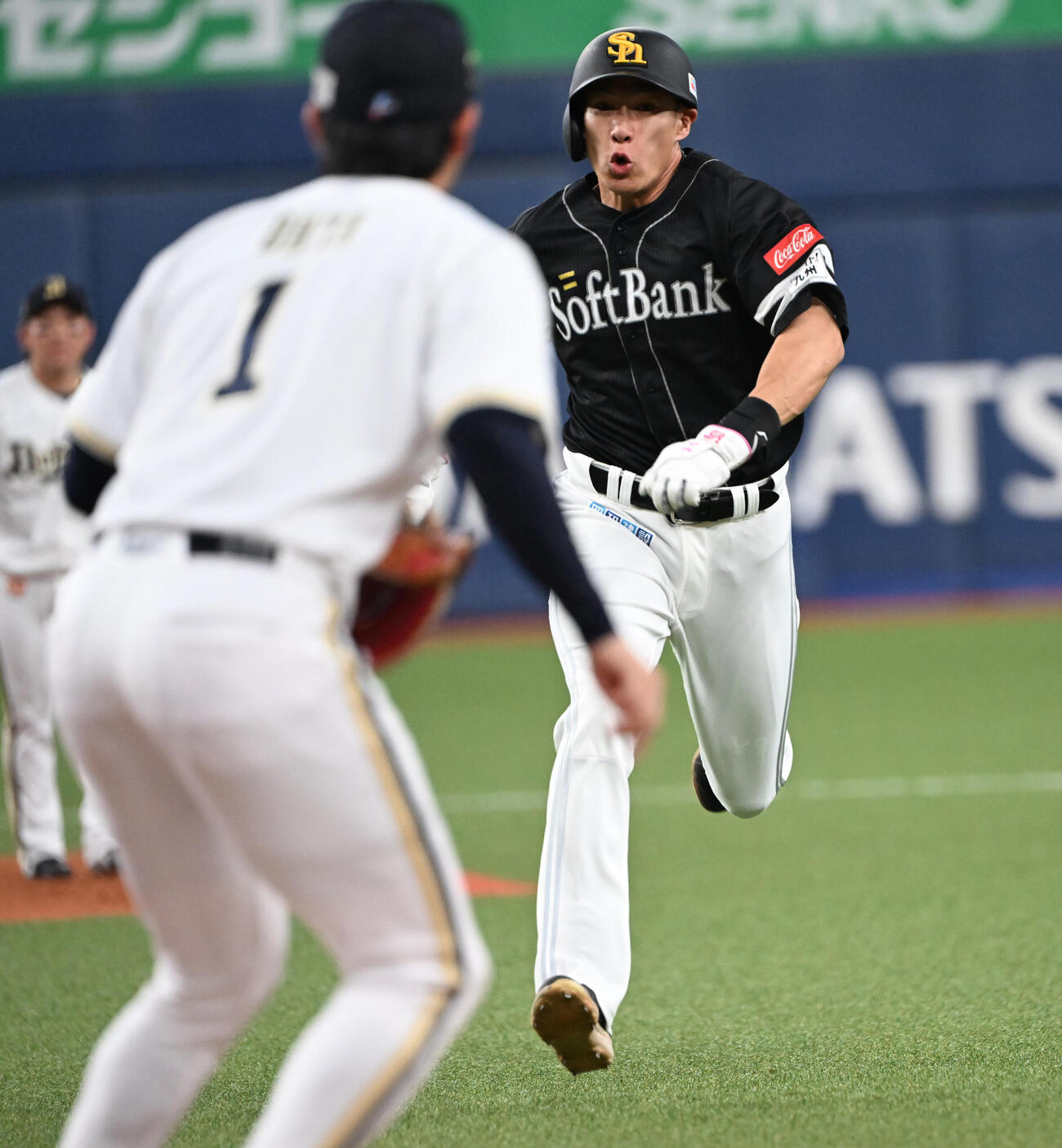 オリックス対ソフトバンク　2回表ソフトバンク1死一塁、海野の左飛で飛び出した柳田悠岐は戻れず（撮影・和賀正仁）＝2026年5月19日