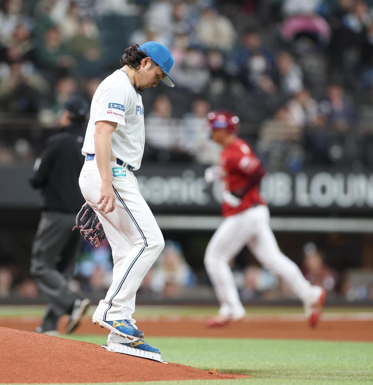 日本ハム対楽天　1回表楽天2死、辰己涼介に本塁打を浴びる伊藤大海（撮影・黒川智章）＝2026年5月19日