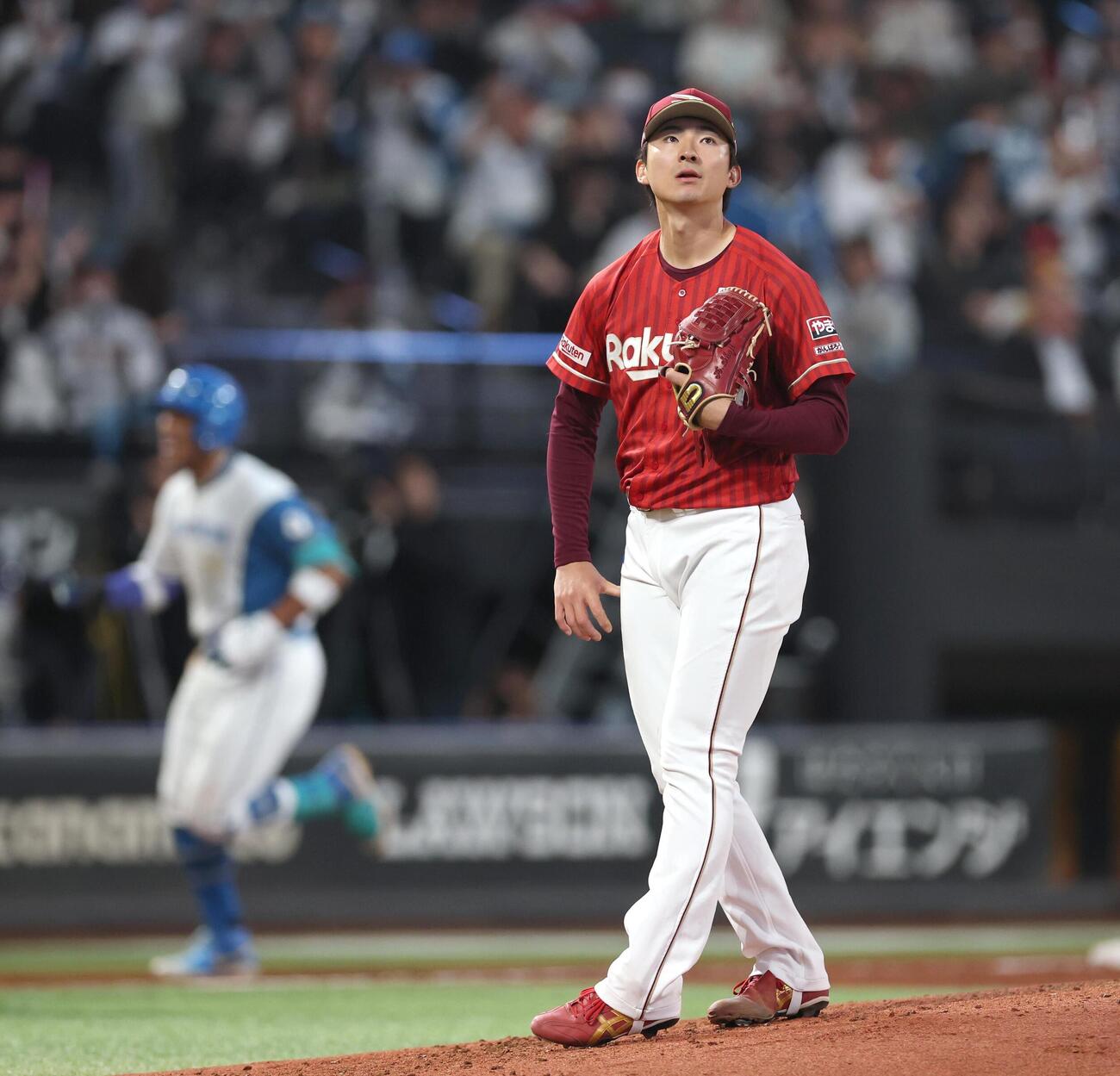 日本ハム対楽天　3回裏日本ハム1死一塁、万波中正に2点本塁打を浴びる荘司康誠（撮影・黒川智章）