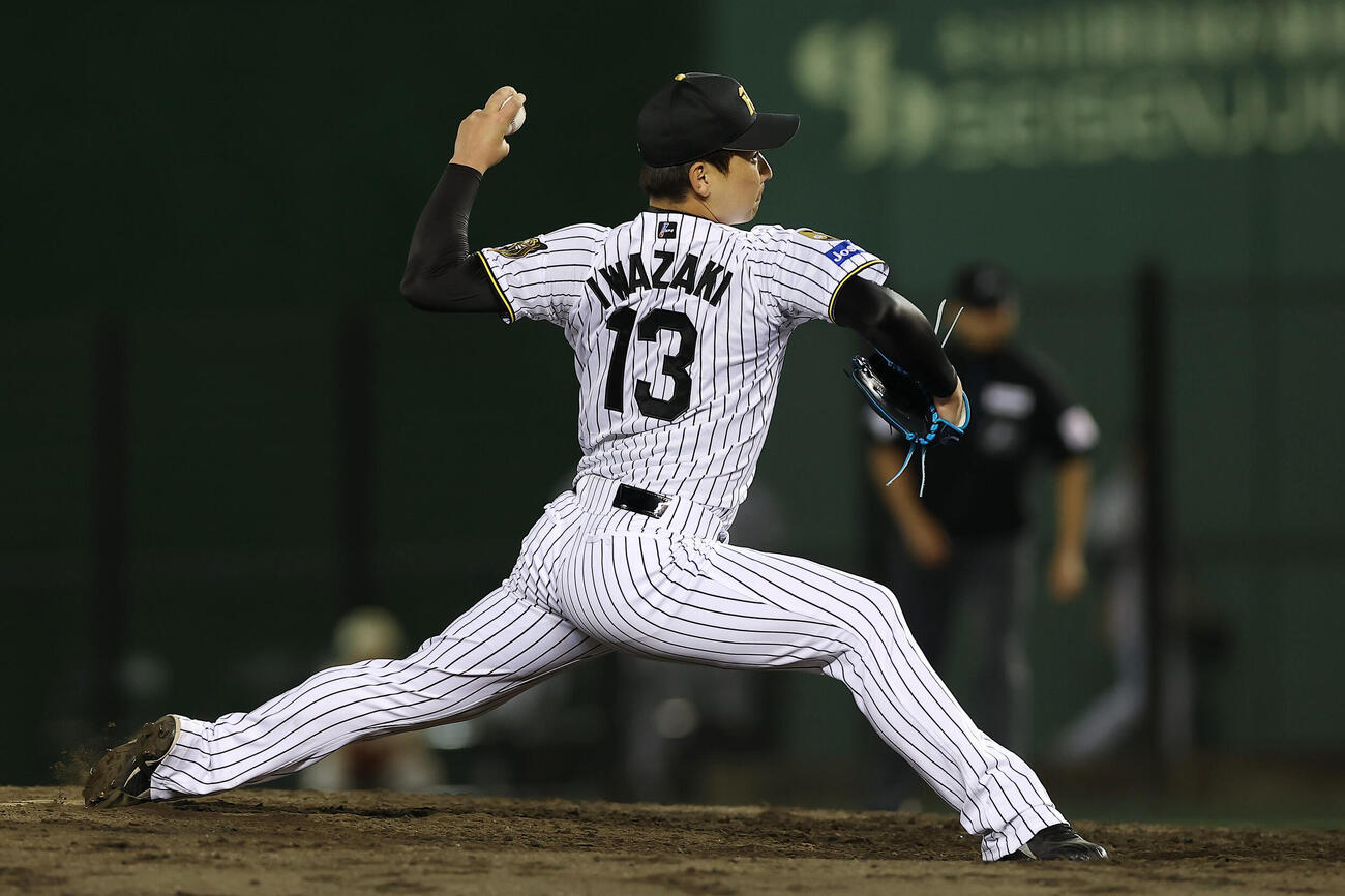 阪神対中日　阪神5番手の岩崎優（撮影・前田充）＝2026年5月19日