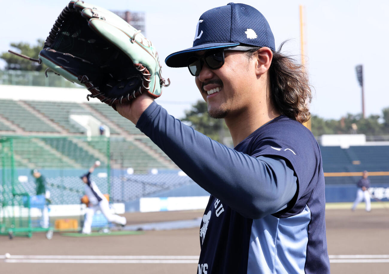 西武対ロッテ　練習を終えて引き揚げる西武高橋光成（撮影・浅見桂子）