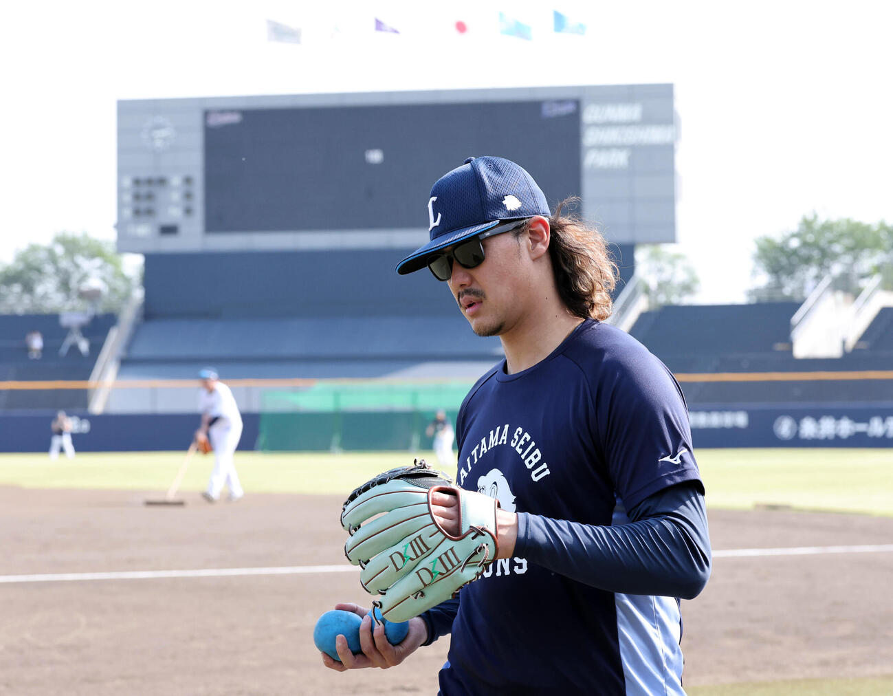 西武対ロッテ　練習を終えて引き揚げる西武高橋光成（撮影・浅見桂子）