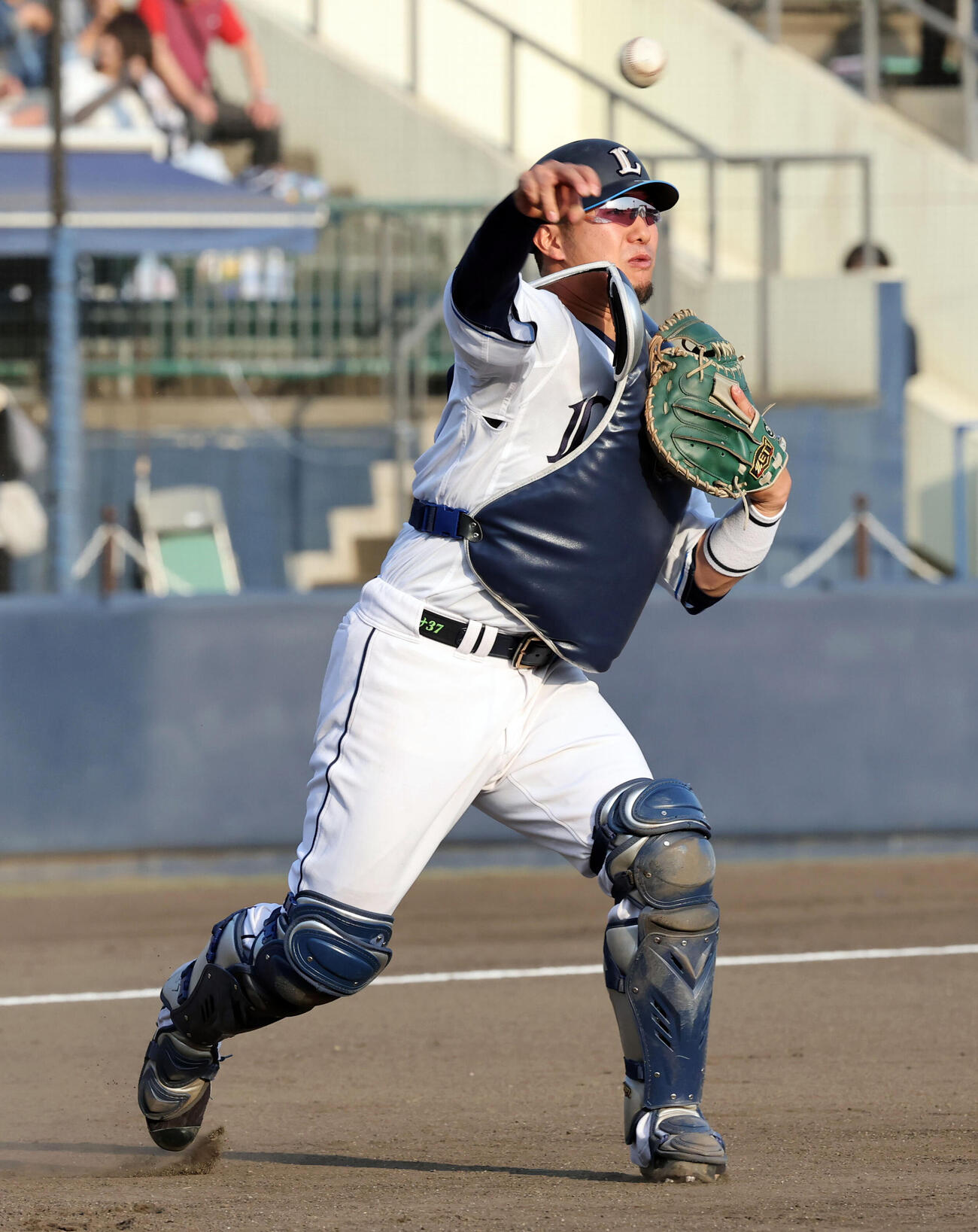 西武対ロッテ　地元群馬で、練習中、元気に声を出す西武柘植世那（撮影・浅見桂子）
