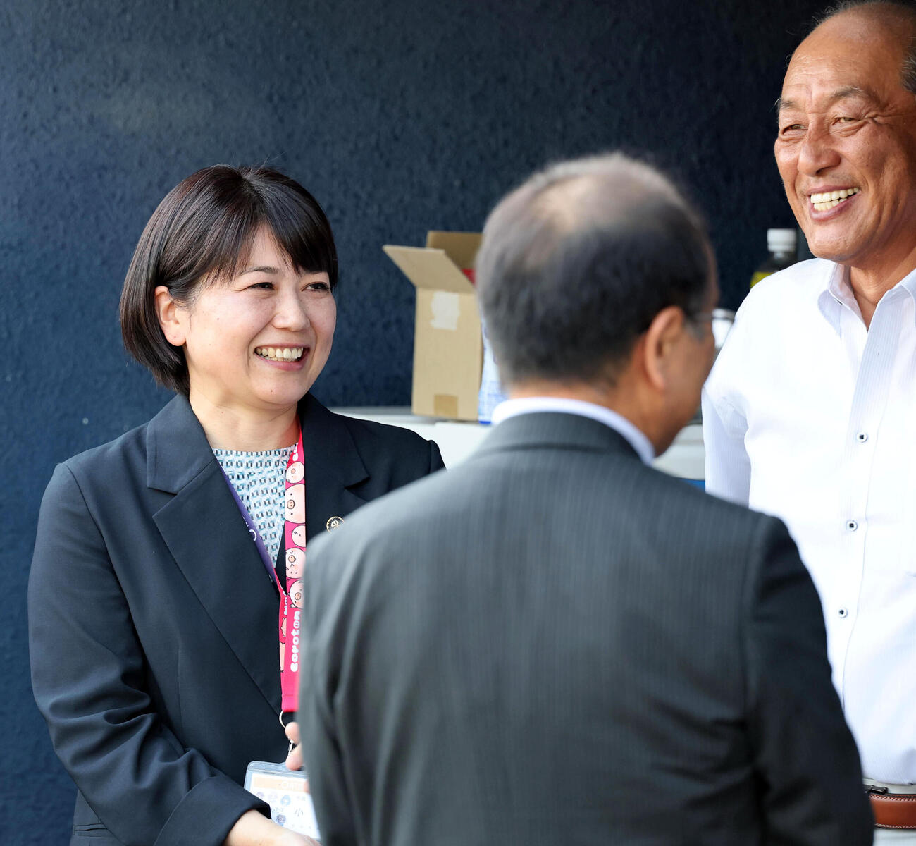 西武対ロッテ　視察に訪れた小川晶前橋市長（左）と談笑する渡辺久信氏（撮影・浅見桂子）