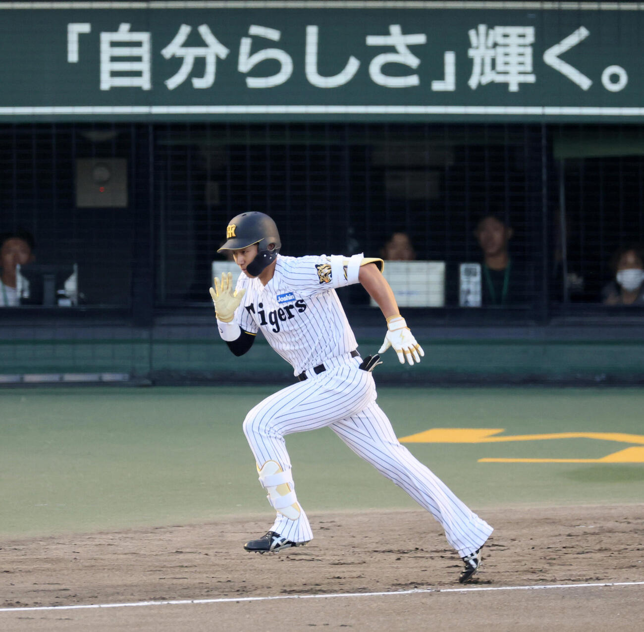 阪神対中日　2回裏阪神無死、立石正広は中前打を放つ（撮影・加藤哉）