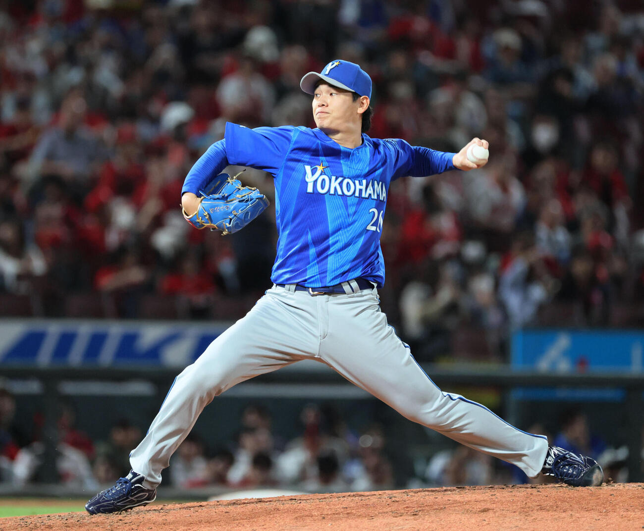 広島対DeNA 7回裏広島、DeNA3番手の坂本裕哉　（撮影・加藤孝規）