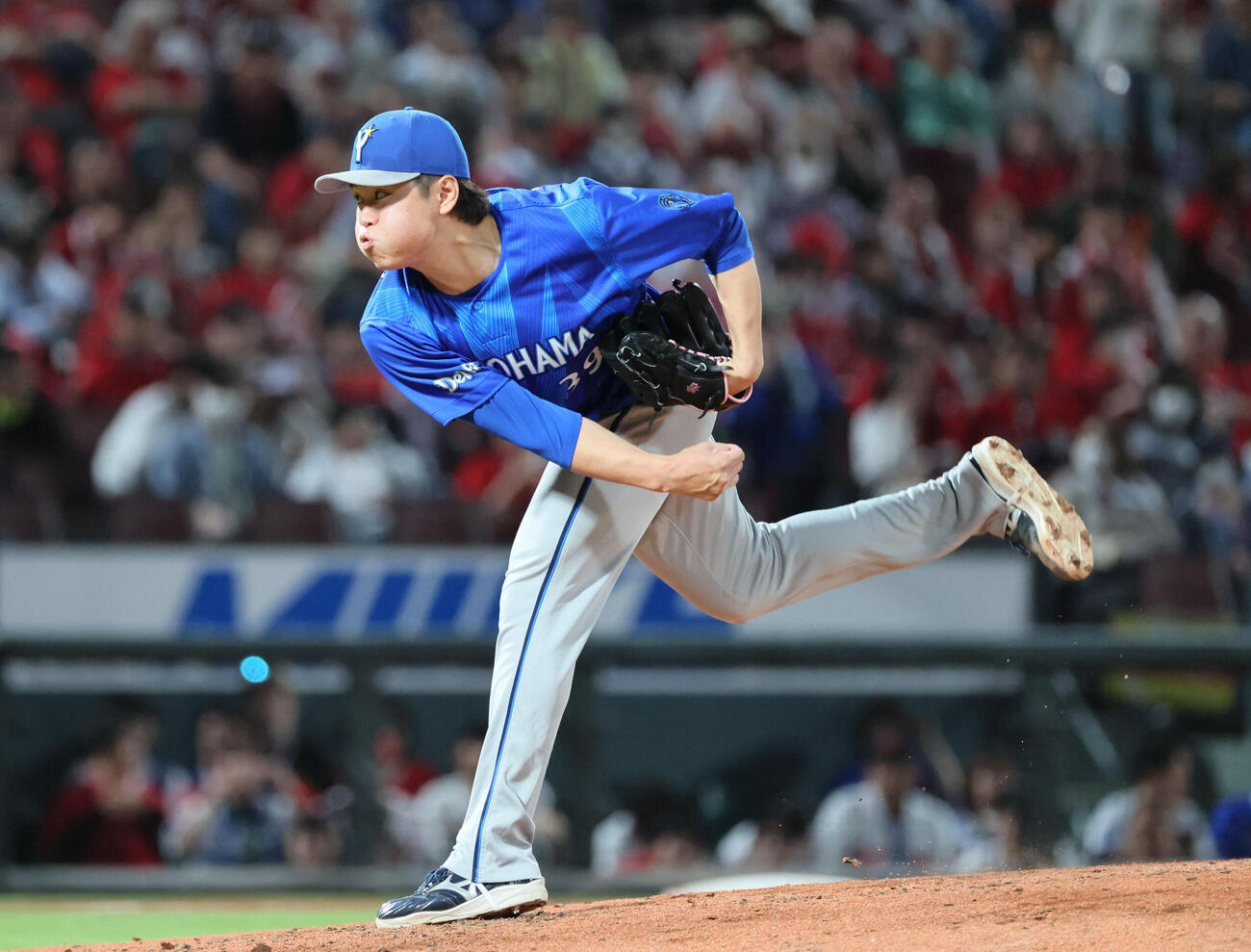 広島対DeNA 5回裏広島、DeNA2番手の若松尚輝　（撮影・加藤孝規）