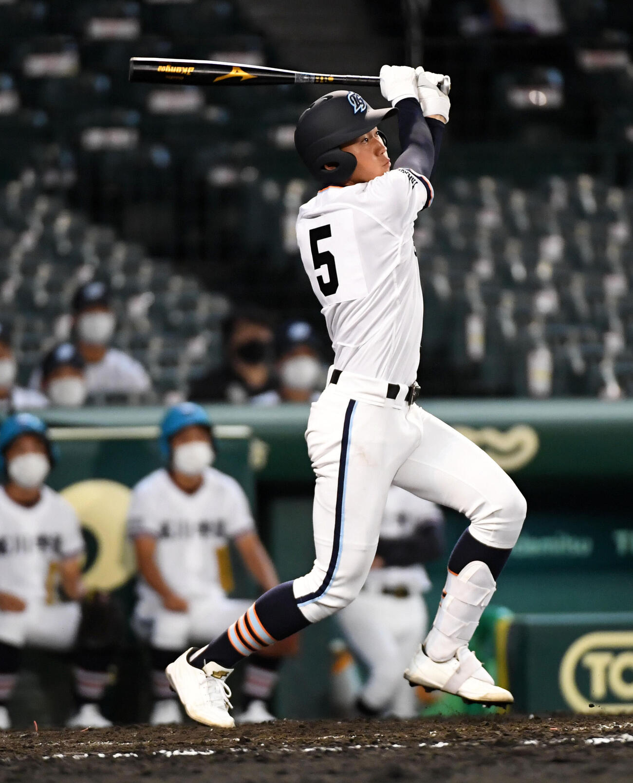 高川学園対小松大谷　4回裏高川学園1死一塁、立石正広はバックスクリーンへ2点本塁打を放つ（2021年8月15日撮影）