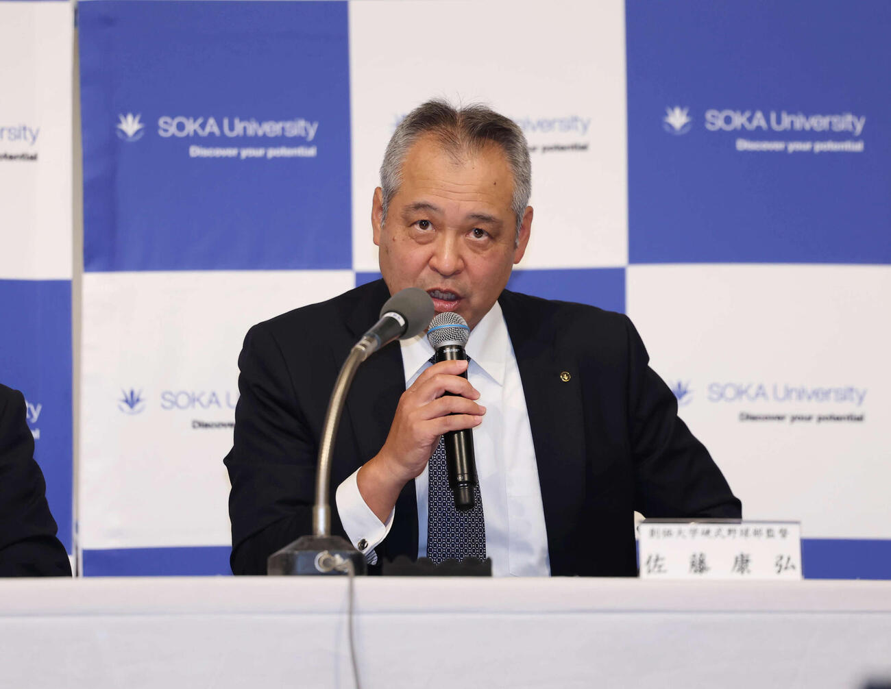阪神からドラフト1位で指名された立石正広について語る創価大・佐藤監督（2025年10月23日撮影）