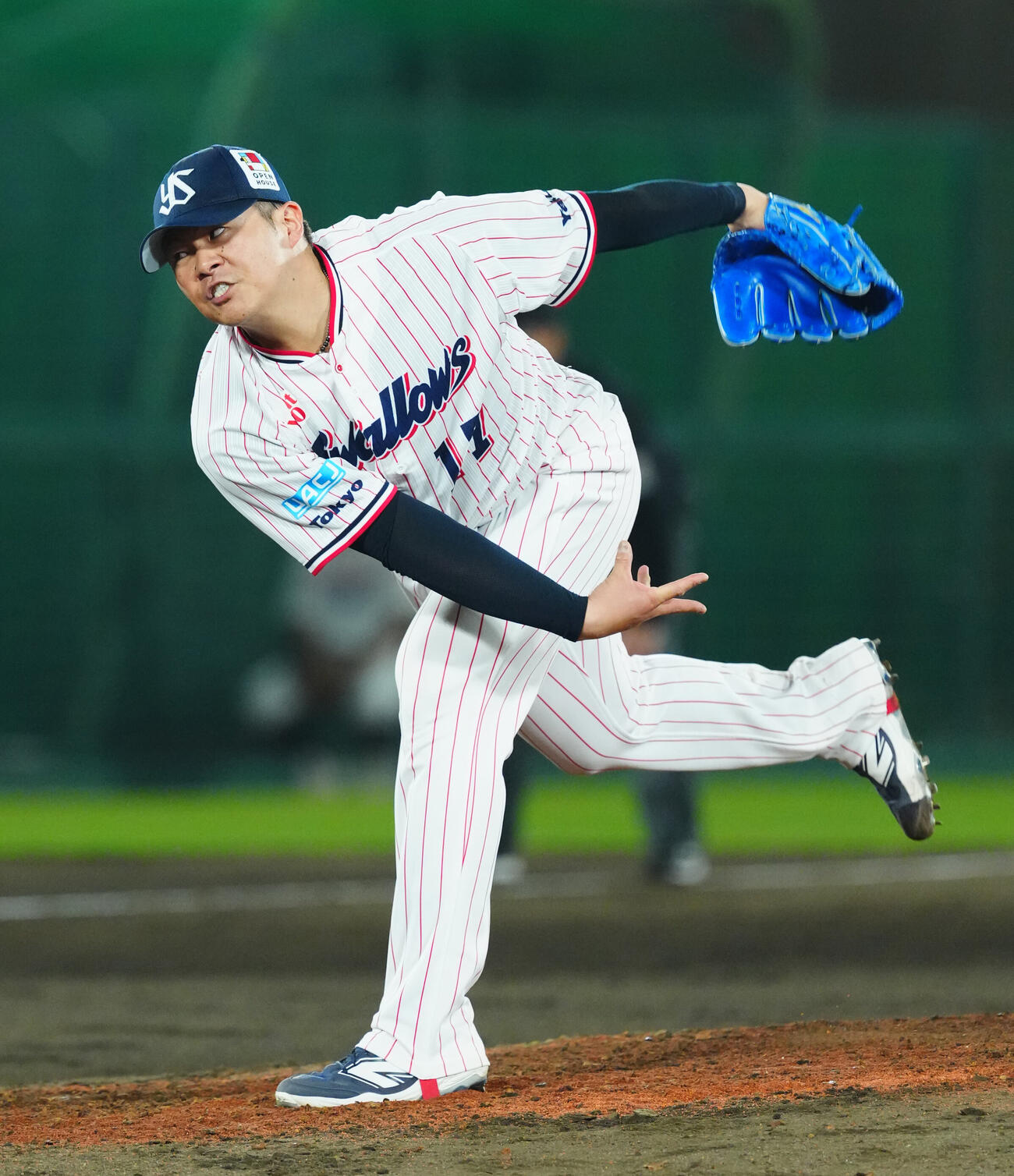 ヤクルト対巨人　9回表、ヤクルト5番手で登板し力投する清水昇（撮影・垰建太）