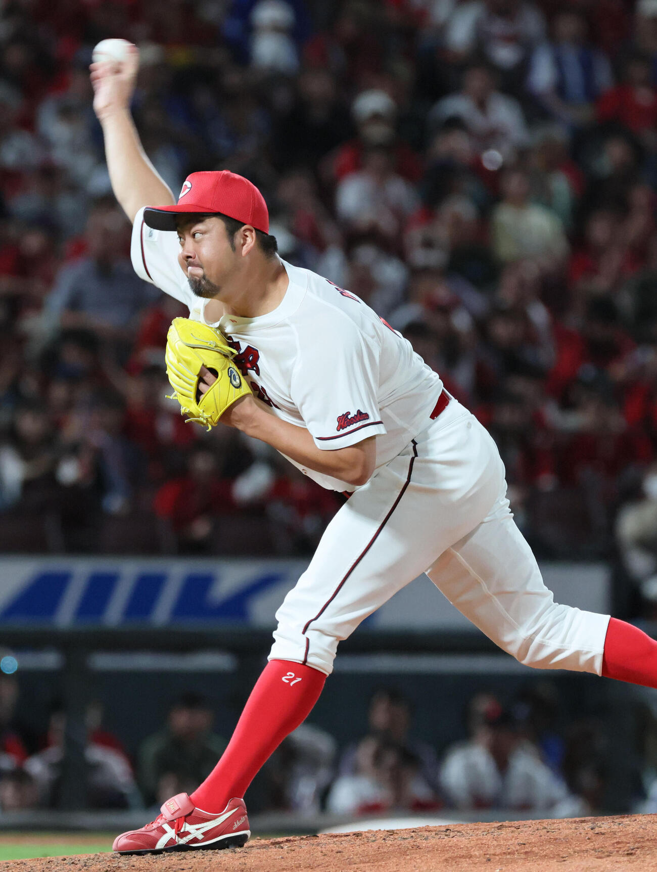 広島対DeNA 8回表DeNA、広島3番手の中崎翔太　（撮影・加藤孝規）