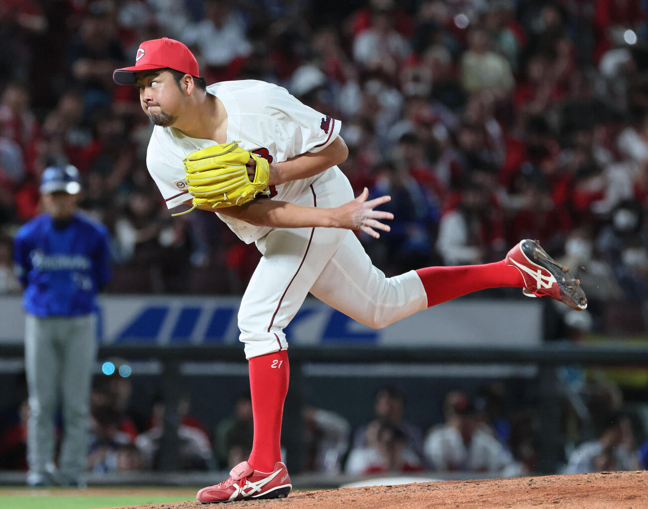 広島対DeNA 8回表DeNA、広島3番手の中崎翔太　（撮影・加藤孝規）