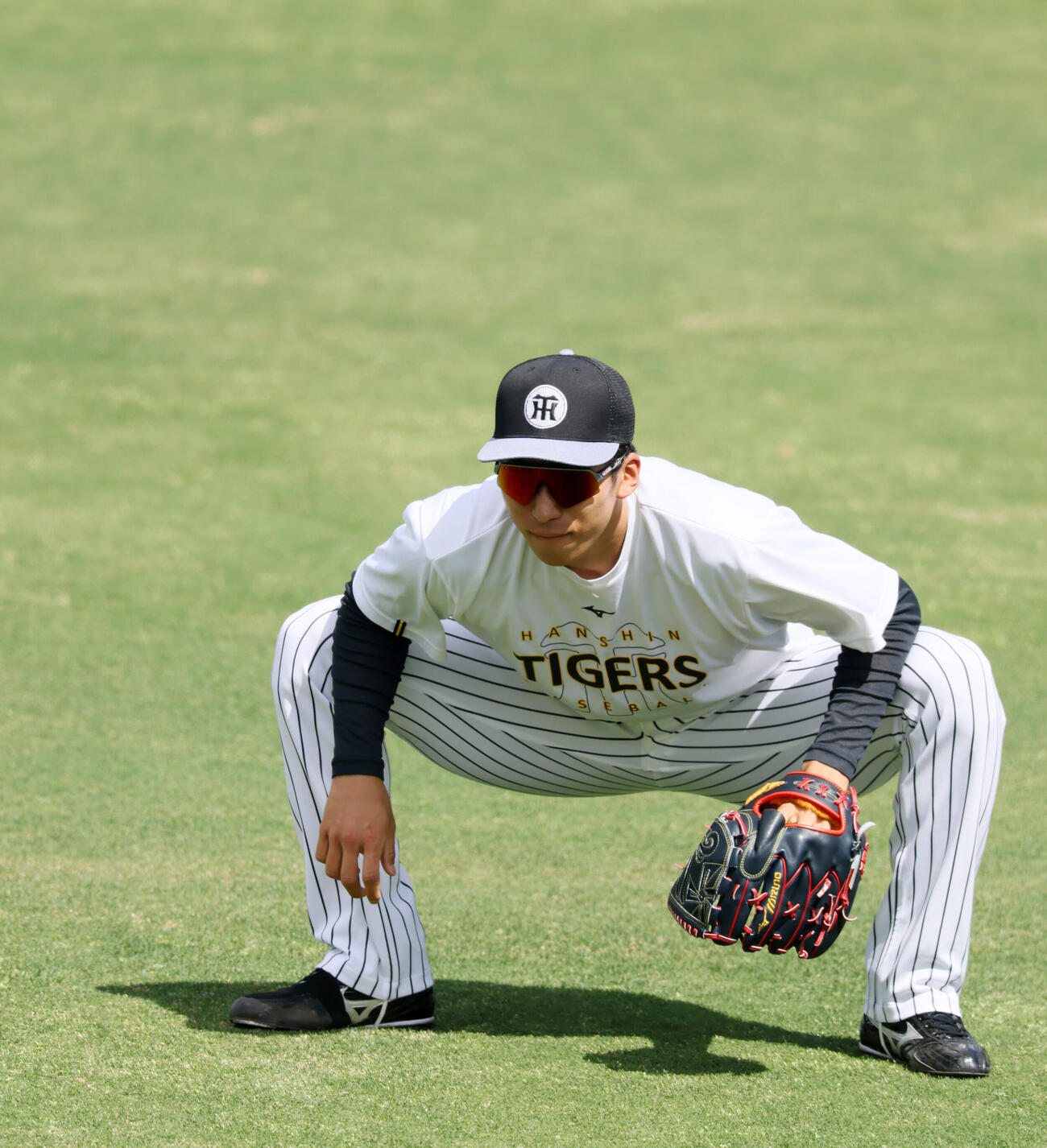 阪神対中日　練習でキャッチボールする阪神茨木秀俊（撮影・加藤哉）