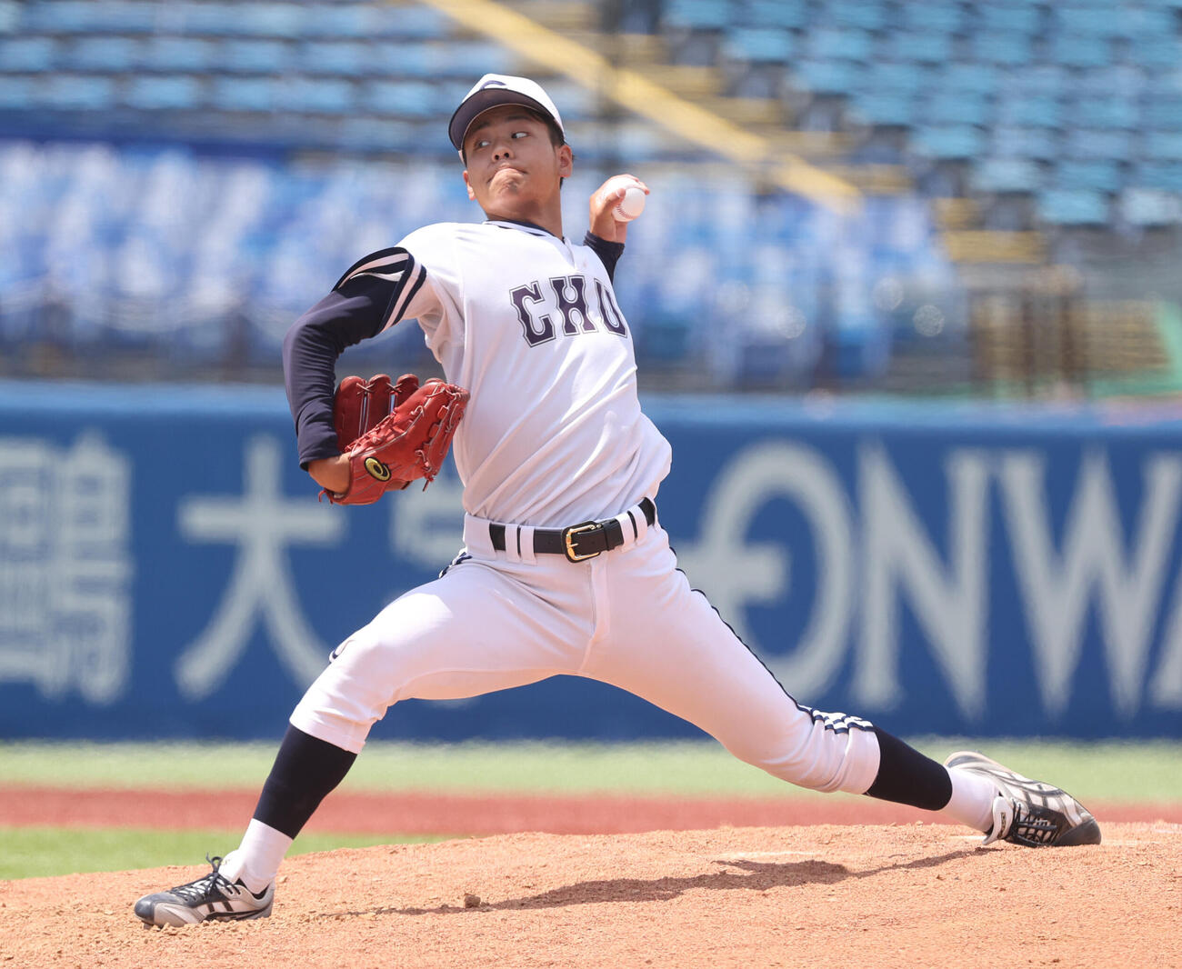 東都大学野球　中大対東洋大　2回途中から登板した中大・西村一毅（撮影・柴田隆二）