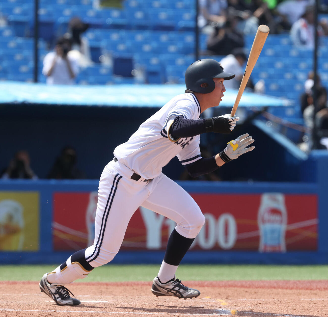 東都大学野球　中大対東洋大　3回表中大1死一、二塁、武井仙太郎は適時二塁打を放つ（撮影・柴田隆二）