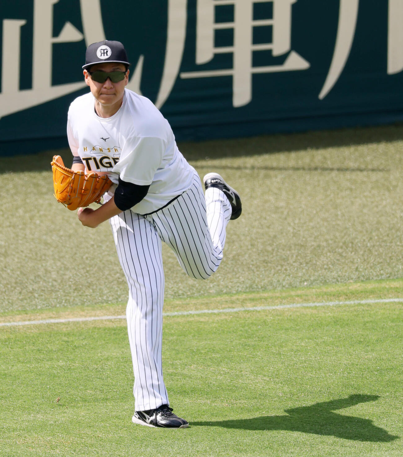 阪神対中日　練習でキャッチボールする阪神大竹耕太郎（撮影・加藤哉）