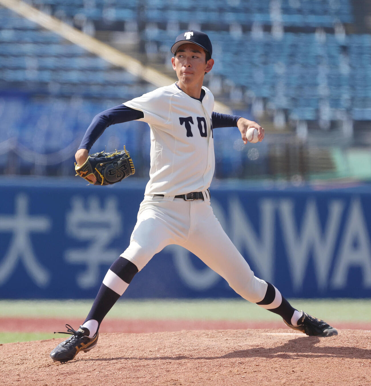東都大学野球　中大対東洋大　8回途中から登板した東洋大・飯塚遥己（撮影・柴田隆二）
