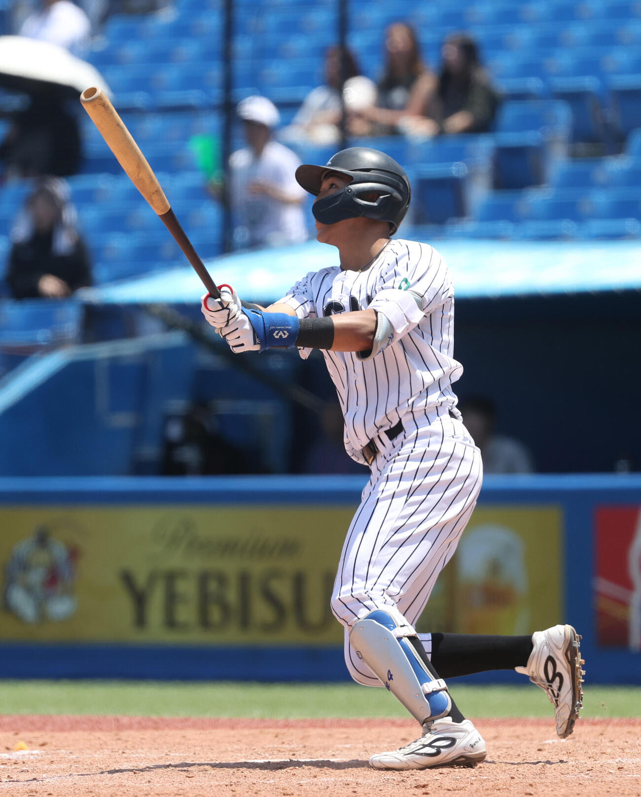 東都大学野球　立正大対亜大　9回裏亜大無死、小池祐吏は本塁打を放つ（撮影・柴田隆二）