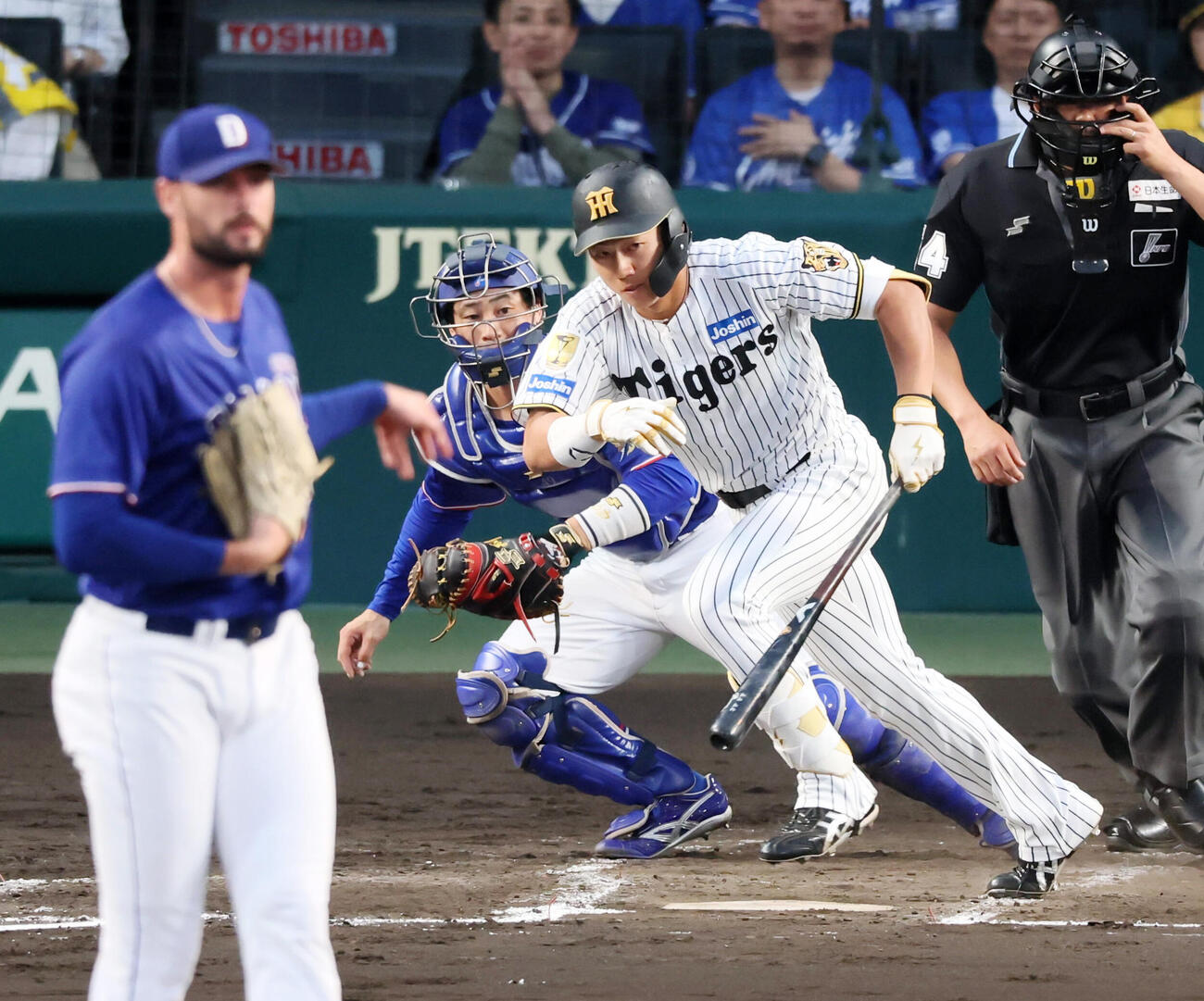 阪神対中日　2回裏阪神2死、立石正広は遊ゴロに倒れる。投手カイル・マラー（撮影・加藤哉）＝2026年5月20日