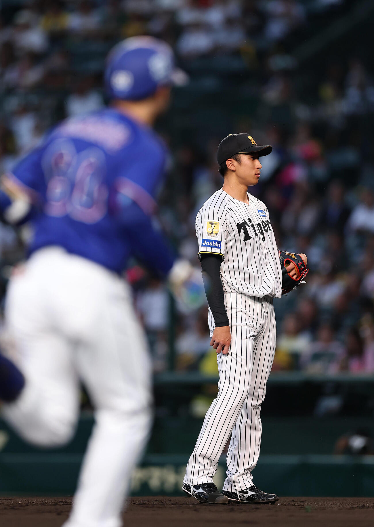 阪神対中日　2回表中日2死一、二塁、山本泰寛に3点本塁打を浴びた茨木秀俊（撮影・前田充）
