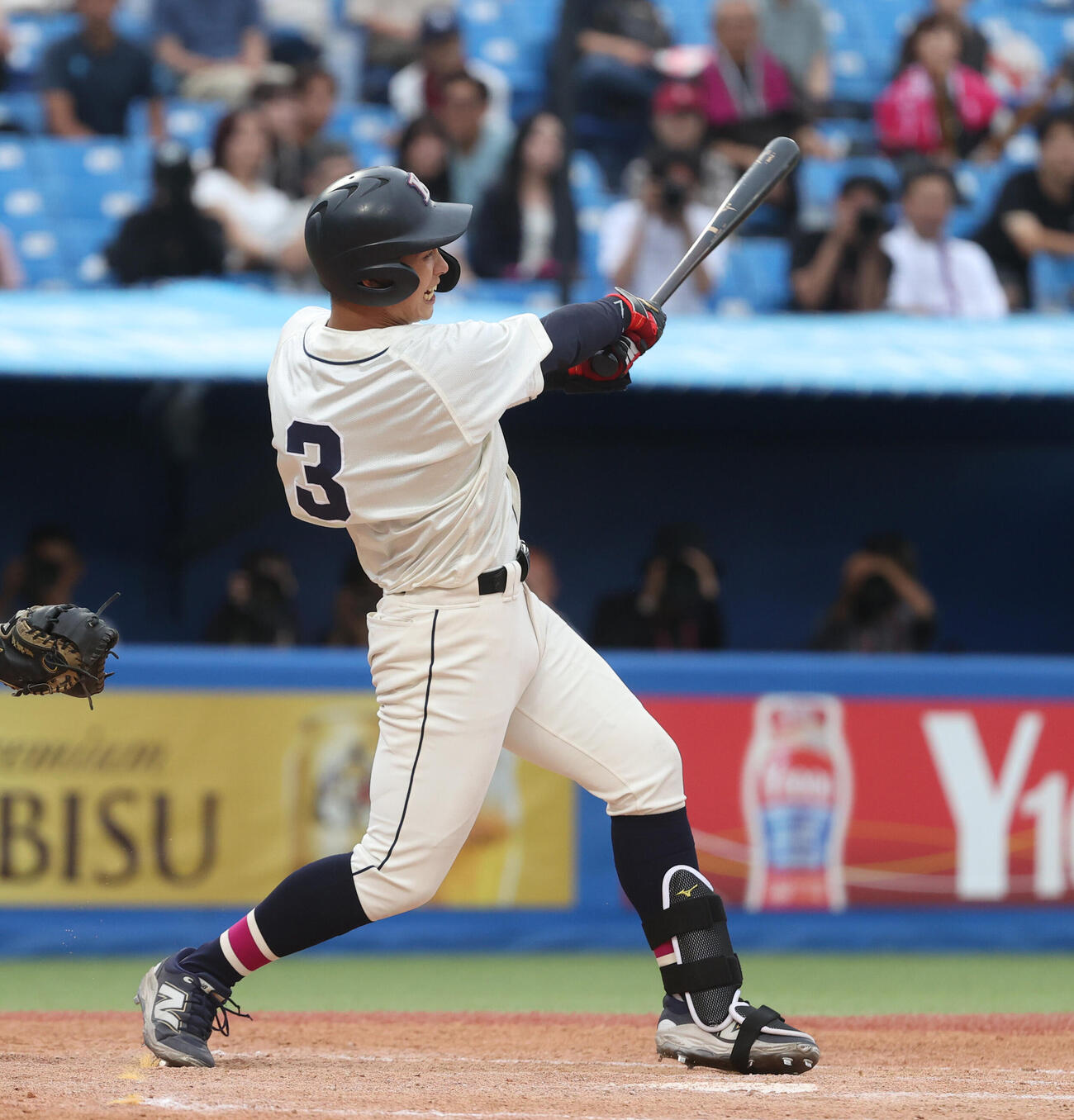 東都大学野球　国学院大対青学大　5回表国学院大1死満塁、石野蓮授は満塁本塁打を放つ（撮影・柴田隆二）
