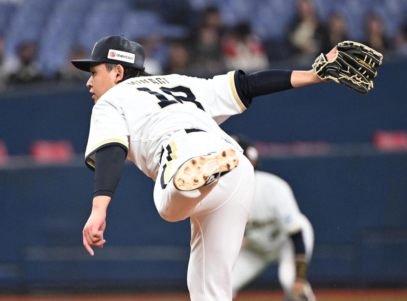 2026年4月9日、ロッテ戦で力投するオリックス宮城