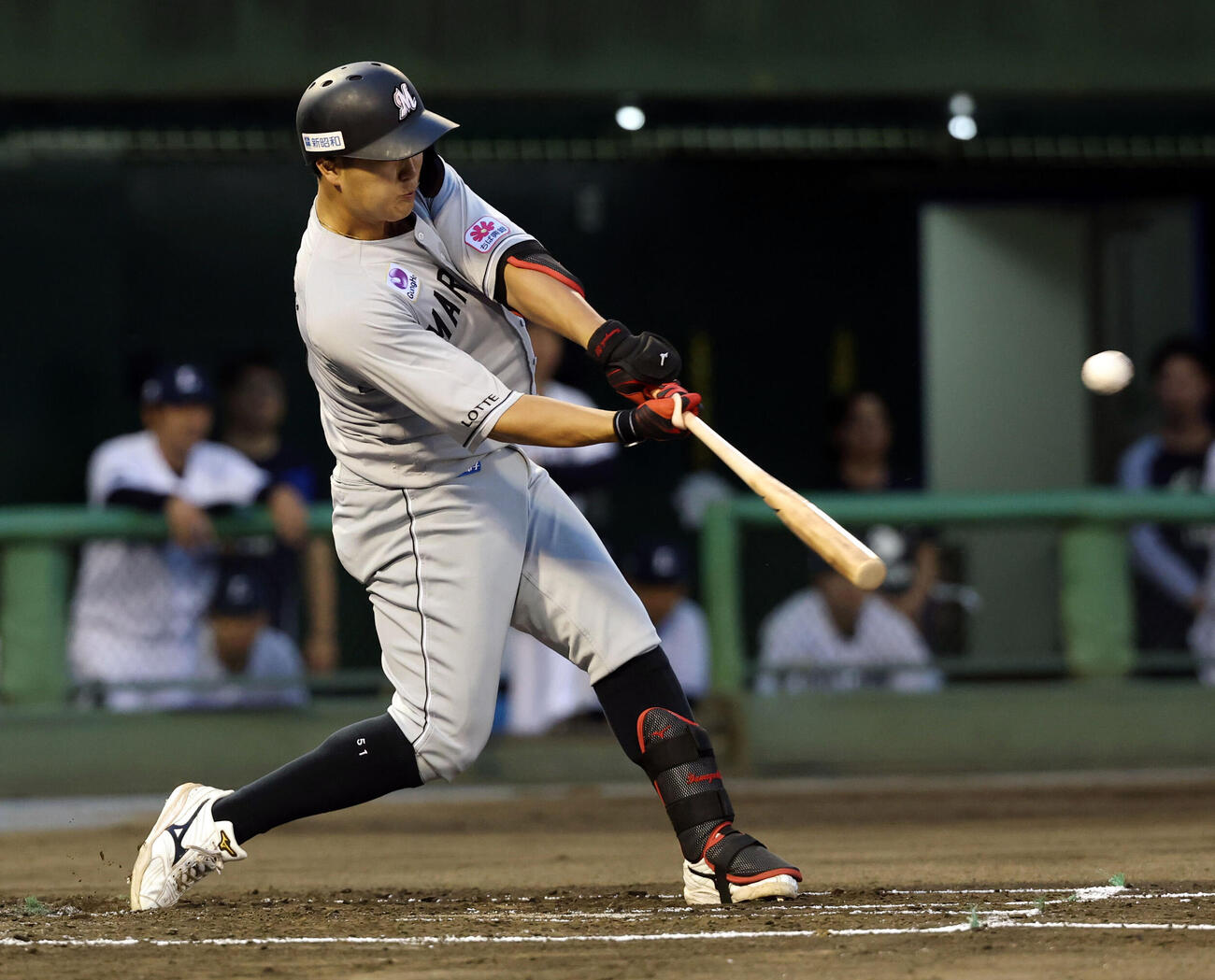 西武対ロッテ　2回表ロッテ無死、山口航輝はソロ本塁打を放つ（撮影・浅見桂子）