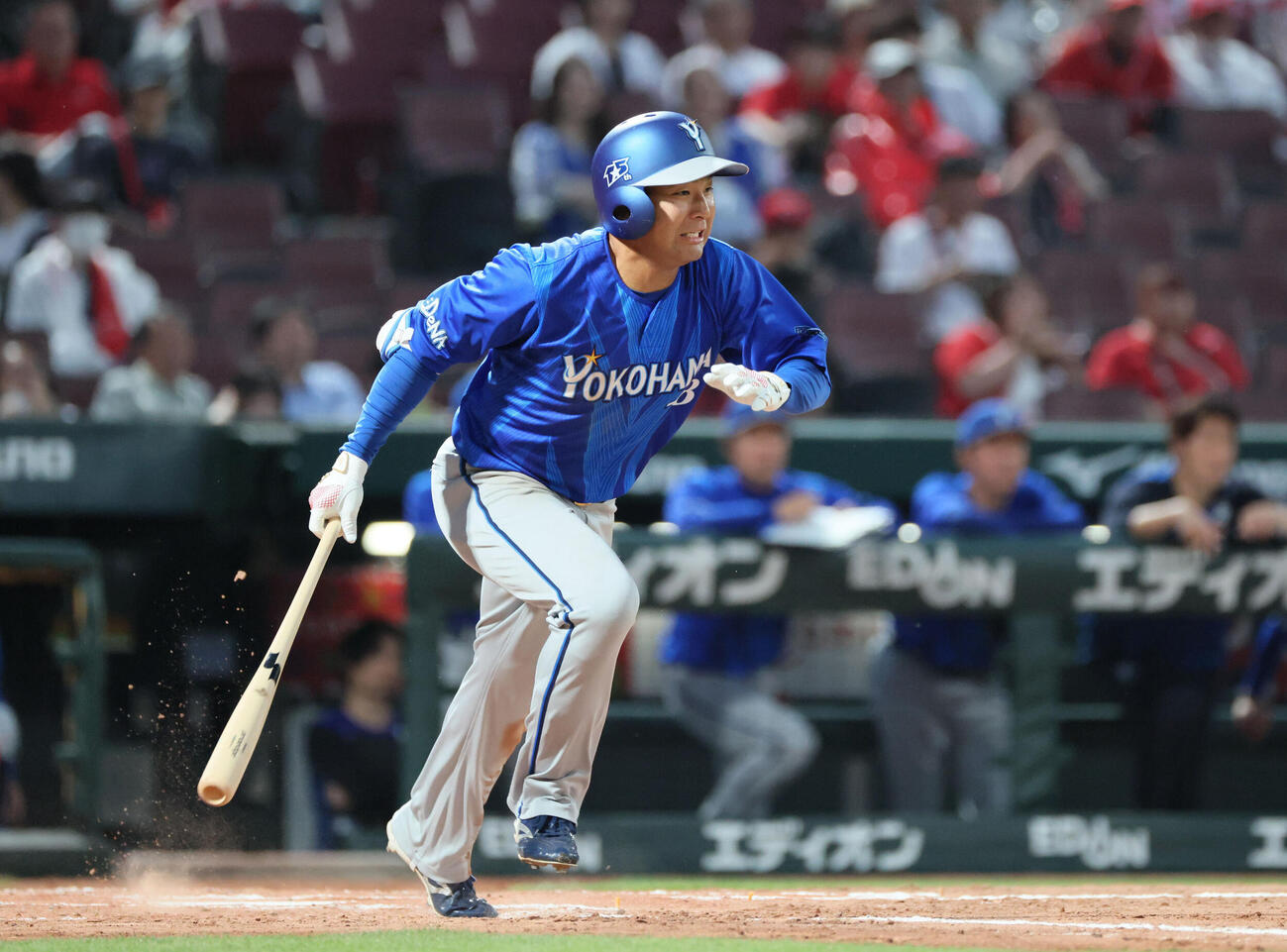 広島対DeNA 3回表DeNA2死二、三塁、勝又温史は先制右前2点適時打を放つ（撮影・加藤孝規）