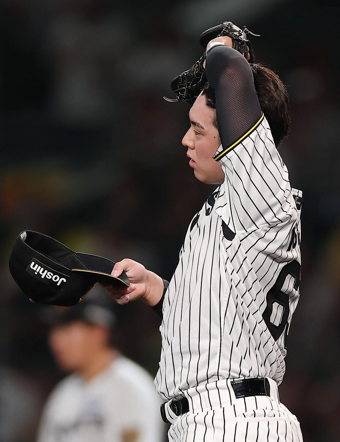 阪神対中日　6回表中日2死一塁、カイル・マラーに2点本塁打を浴びる石黒佑弥（撮影・前田充）