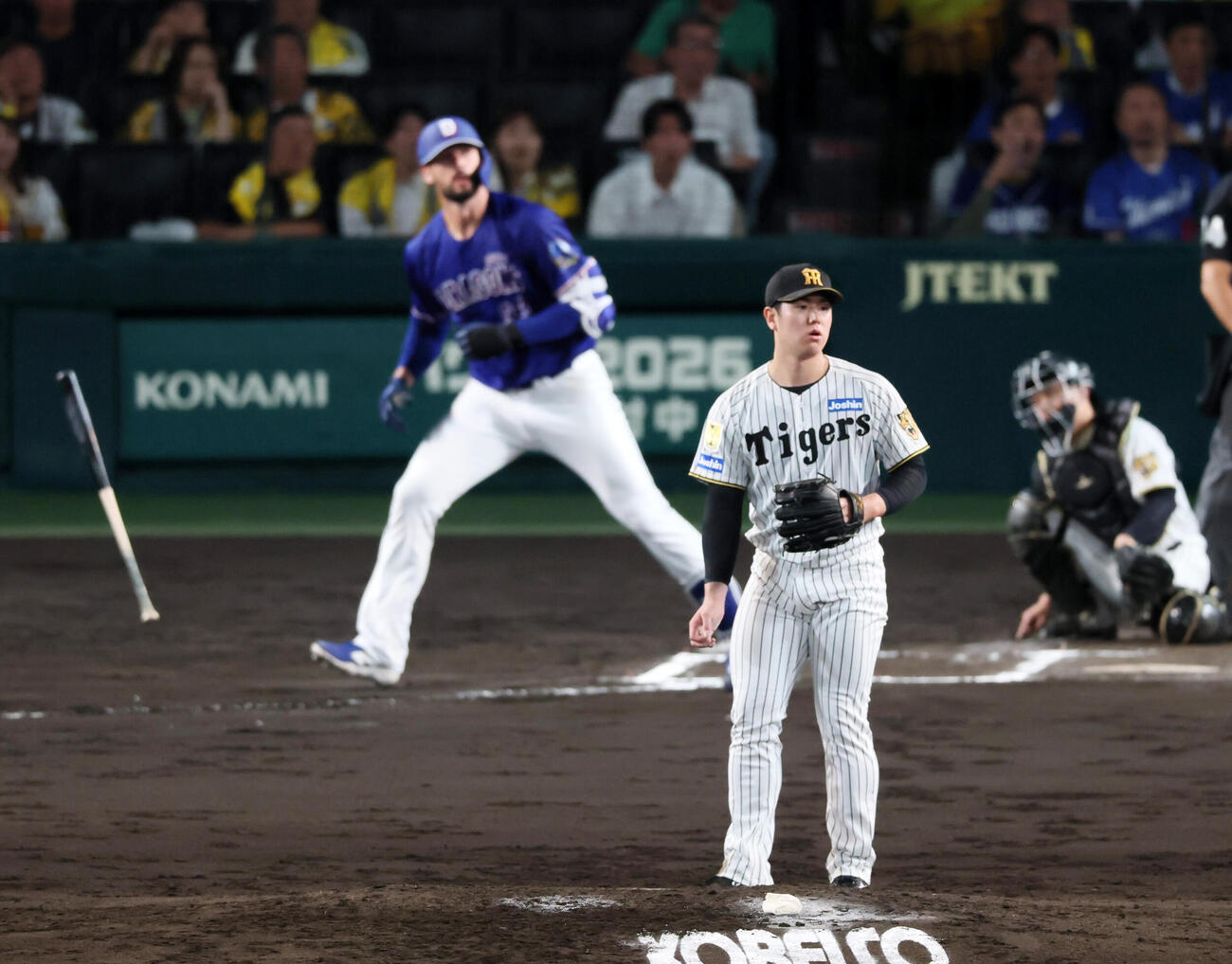 阪神対中日　6回表中日2死一塁、石黒佑弥はカイル・マラーに左越え2点本塁打を浴びる（撮影・加藤哉）