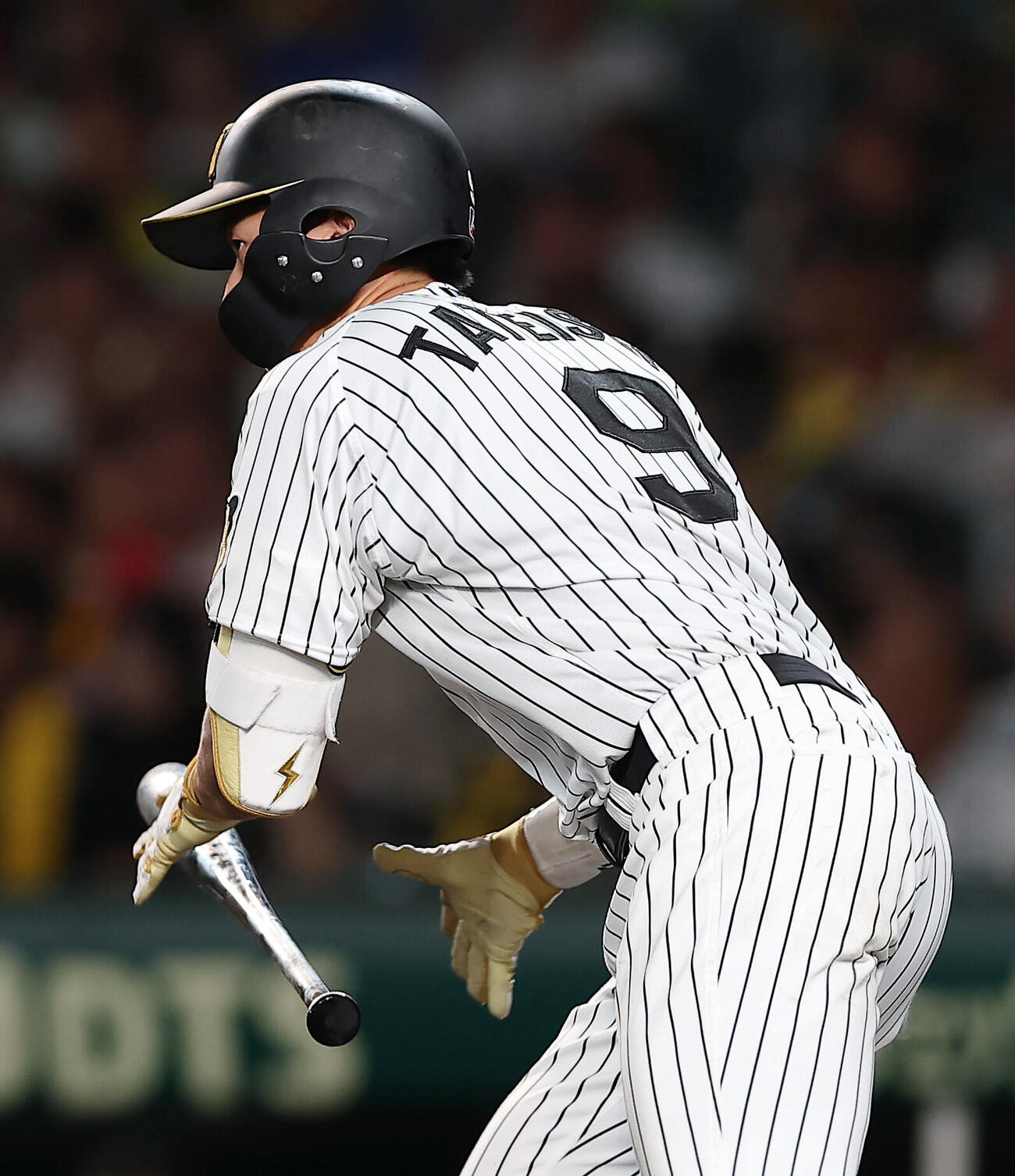 阪神対中日　7回裏阪神1死一塁、中前打を放つ立石正広（撮影・前田充）