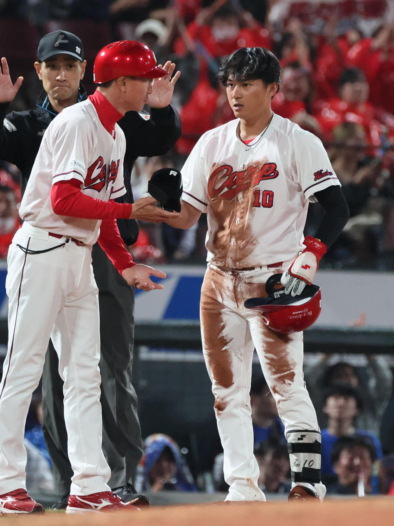 広島対DeNA 6回裏広島2死二塁、同点の適時三塁打を放った佐々木泰（撮影・加藤孝規）