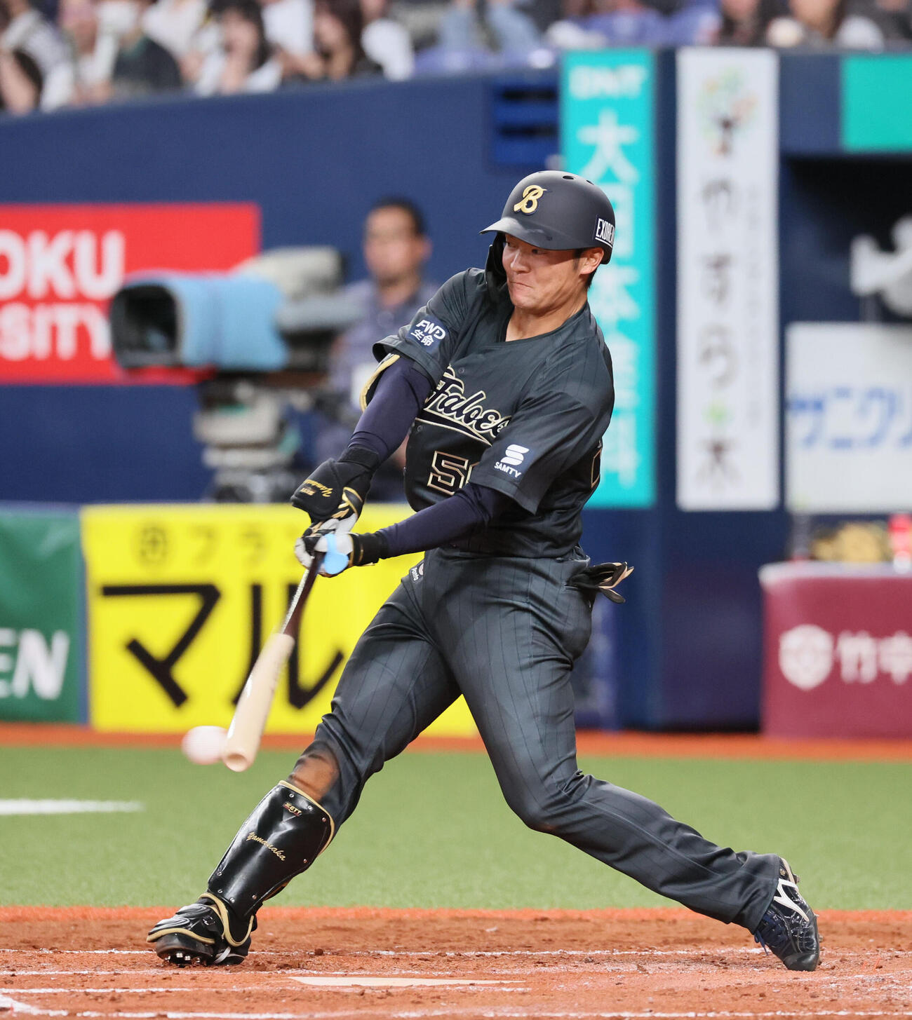 オリックス対ソフトバンク　3回裏オリックス1死一、二塁、山中稜真は右翼へ適時打を放つ（撮影・宮崎幸一）
