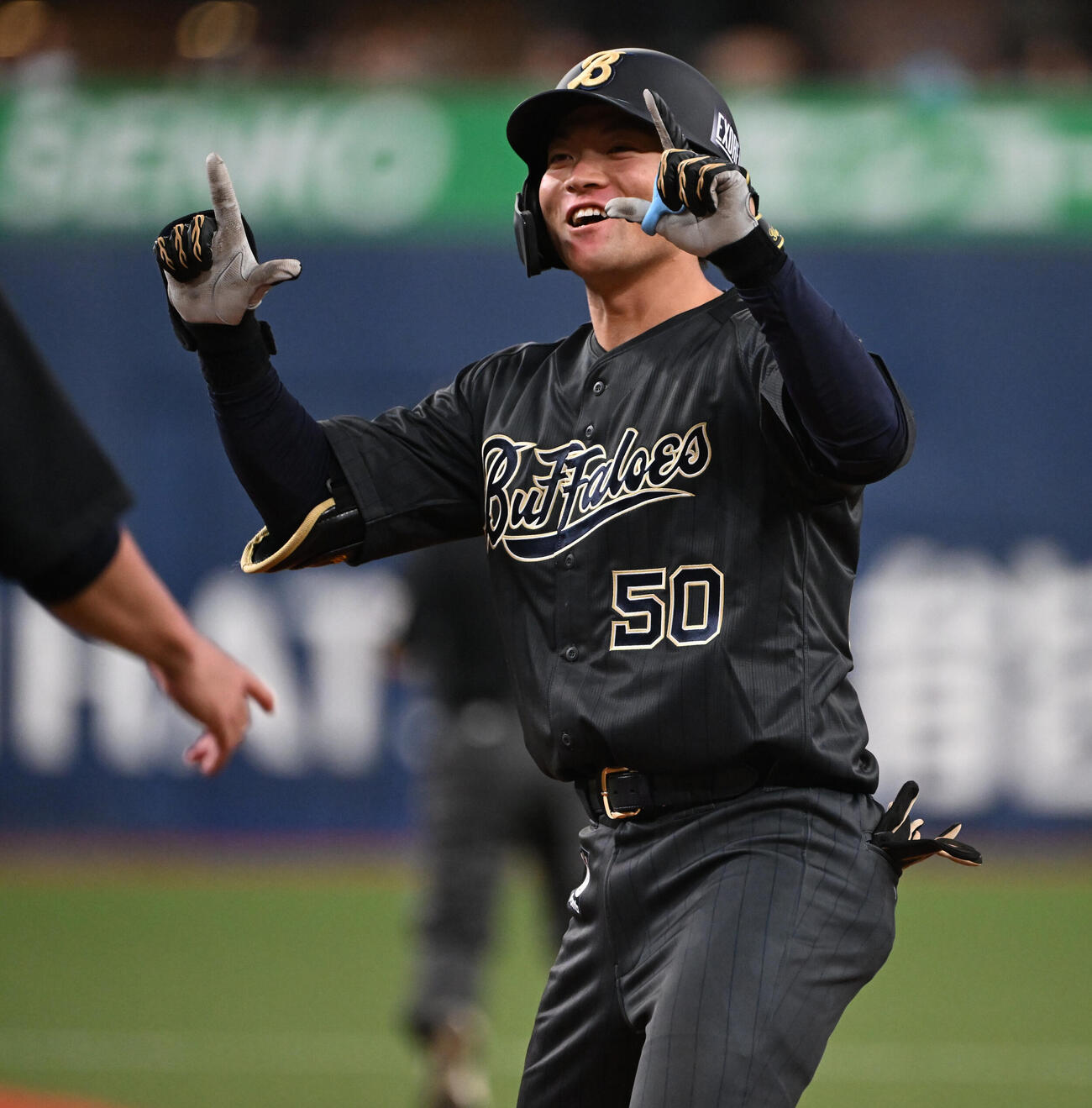 オリックス対ソフトバンク　3回裏オリックス1死一、二塁、右前適時打を放った山中稜真はポーズ（撮影・和賀正仁）＝2026年5月20日