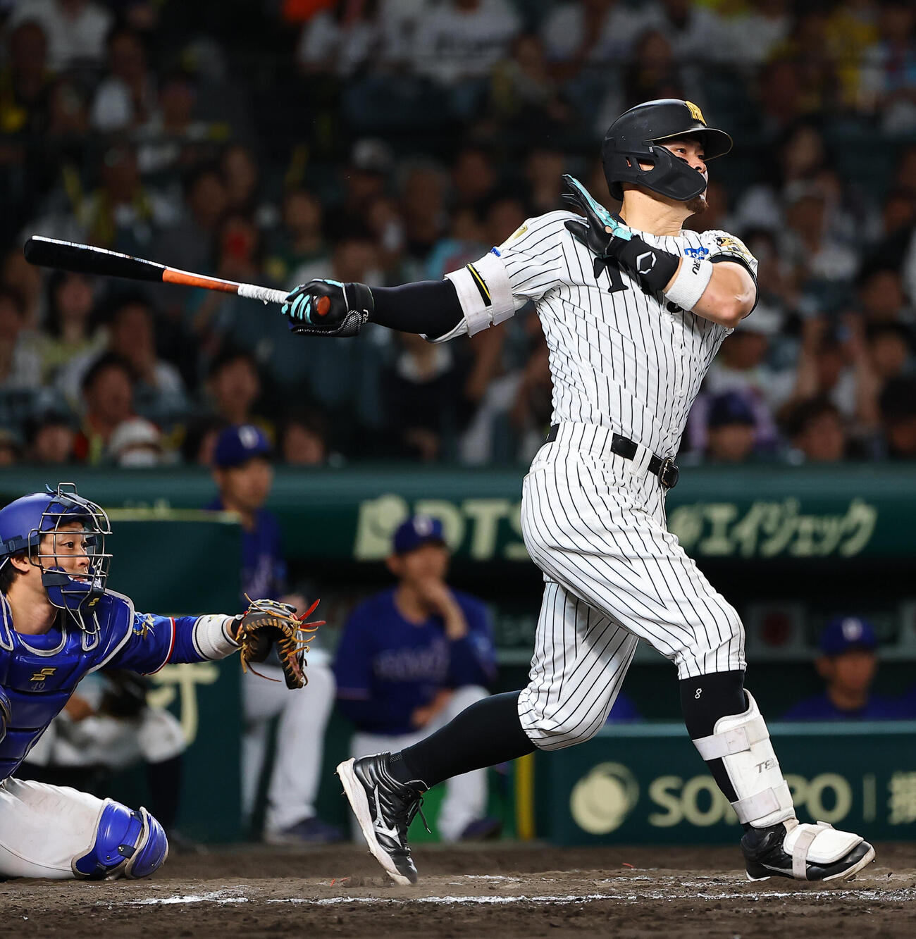 阪神対中日　8回裏阪神無死、佐藤輝明は安打を放つ（上田博志）