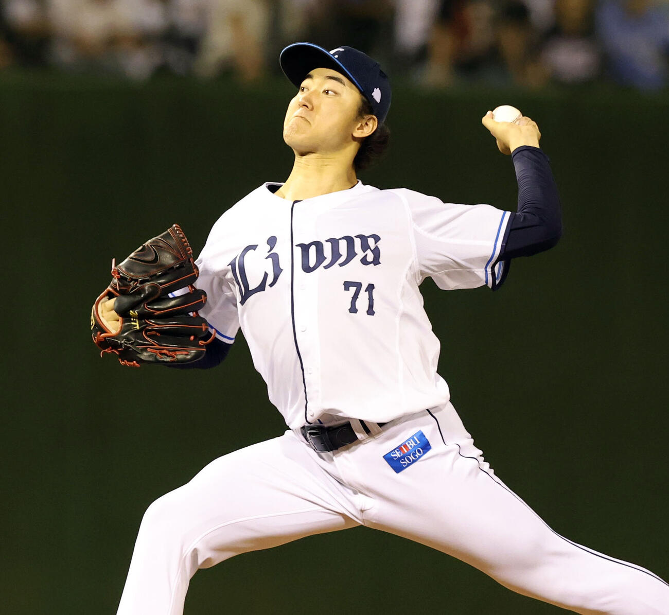 西武対ロッテ　力投する西武先発の菅井信也（撮影・浅見桂子）