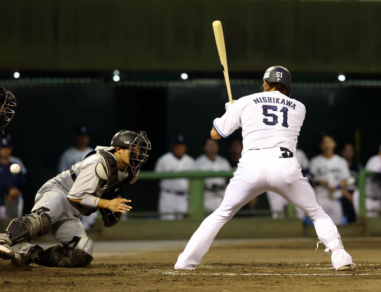 西武対ロッテ　3回裏西武無死一、三塁、打者西川愛也の時、相手暴投で同点にする。捕手佐藤都志也（撮影・浅見桂子）
