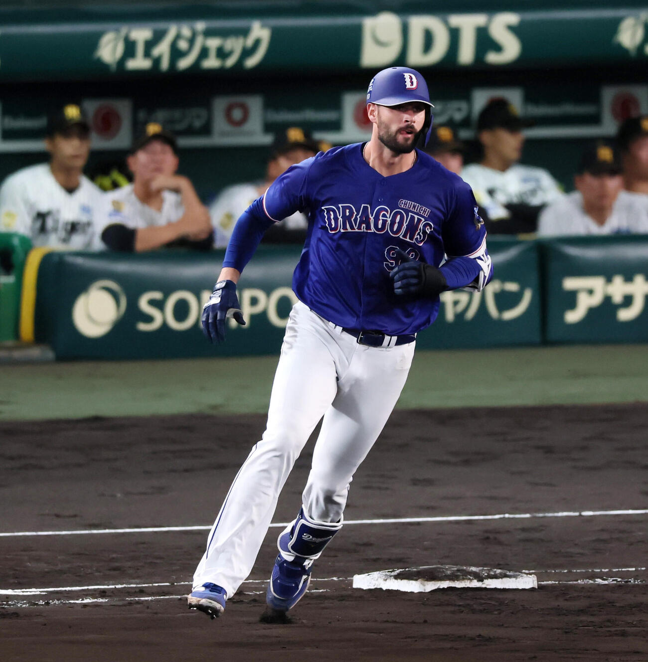 阪神対中日　6回表中日2死一塁、カイル・マラーは左越え2点本塁打を放つ（撮影・加藤哉）