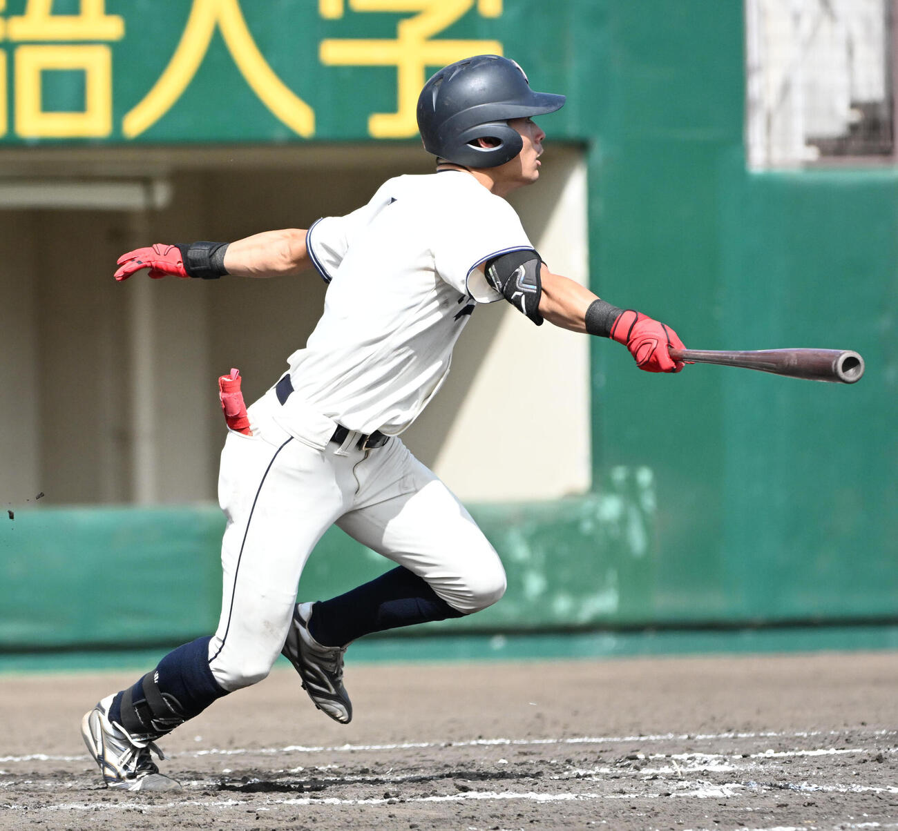 佛教大対花園大学　2回裏花園大2死一、二塁　川崎壮志は中適時打を放つ　（2026年5月20日撮影）