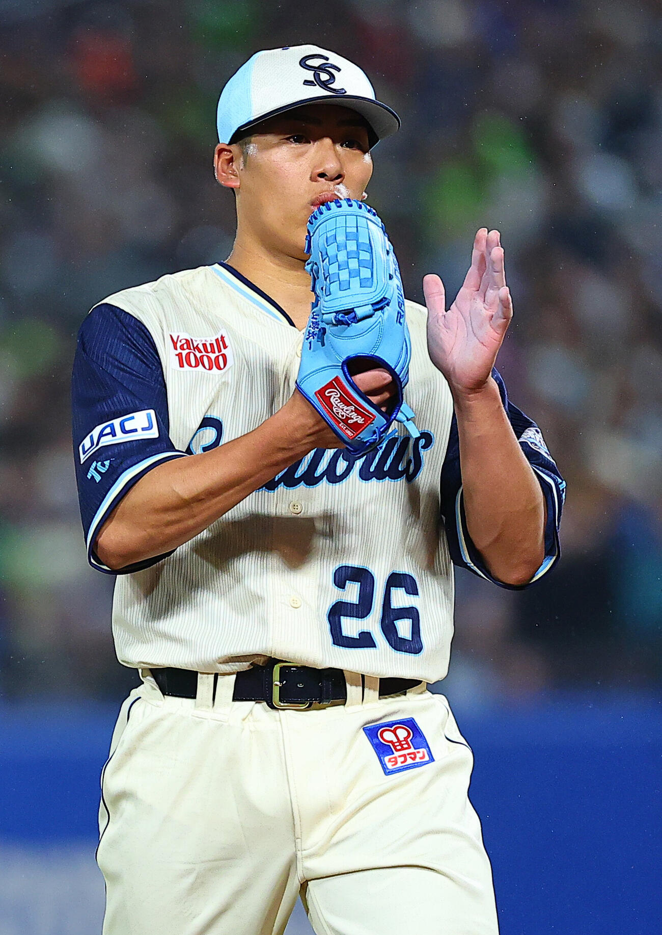 ヤクルト対巨人　5回表巨人無死一、二塁、吉川尚輝を左飛に仕留め喜ぶ山野太一（撮影・野上伸悟）＝2026年5月21日