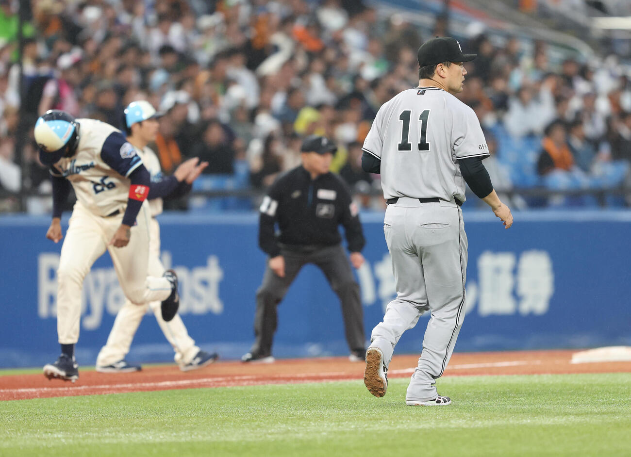 ヤクルト対巨人　1回裏ヤクルト1死一、三塁、岩田幸宏を犠飛にする田中将大（撮影・河田真司）