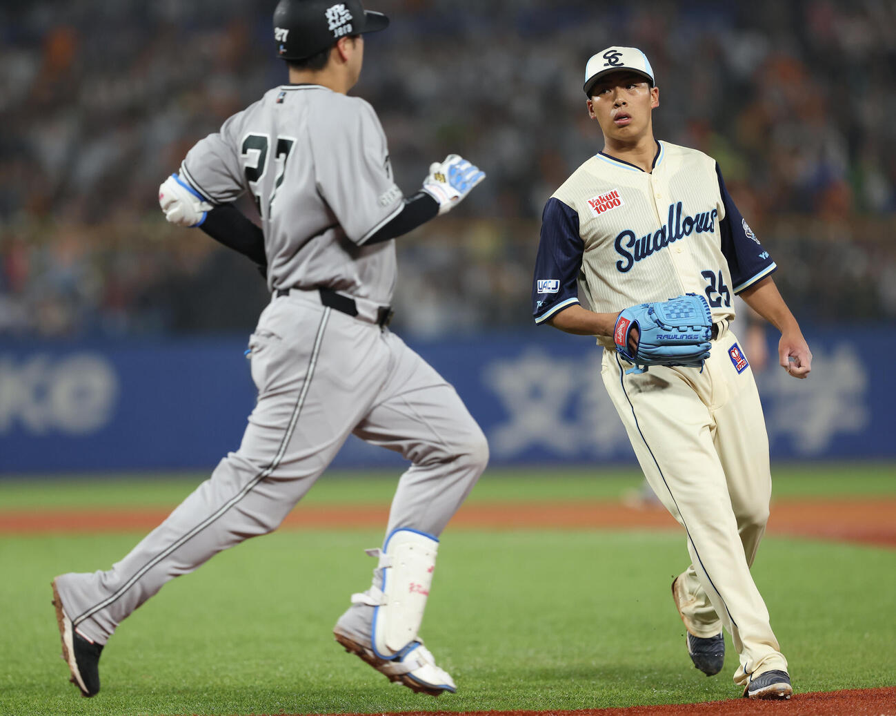 ヤクルト対巨人　3回表巨人2死一塁、岸田行倫を投ゴロに抑える山野太一（撮影・河田真司）