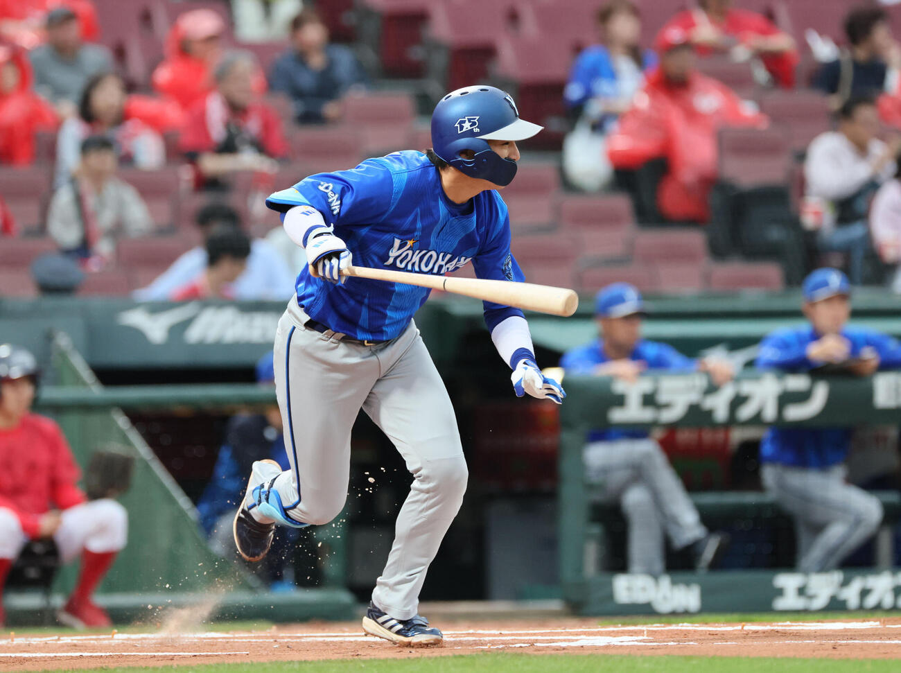 広島対DeNA 1回表DeNA1死、度会隆輝は遊撃内野安打を放つ（撮影・加藤孝規）