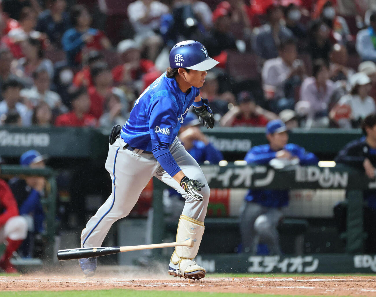 広島対DeNA 4回表DeNA2死一塁、宮下朝陽は左前打を放つ（撮影・加藤孝規）