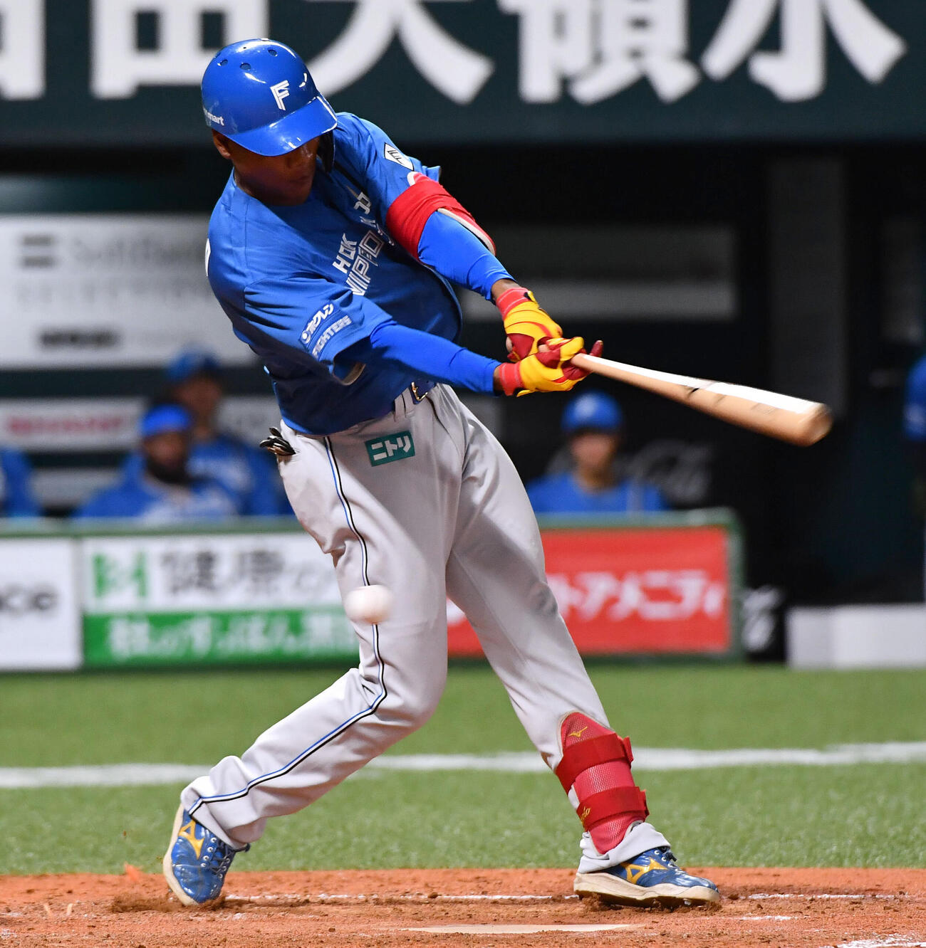 ソフトバンク対日本ハム　5回表日本ハム2死二塁、空振り三振に倒れたエドポロ・ケイン（撮影・岩下翔太）
